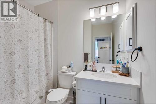 145 Lucas Crescent Nw, Calgary, AB - Indoor Photo Showing Bathroom