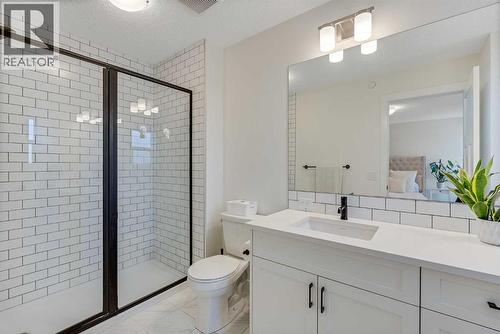 145 Lucas Crescent Nw, Calgary, AB - Indoor Photo Showing Bathroom