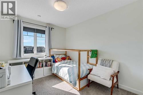 145 Lucas Crescent Nw, Calgary, AB - Indoor Photo Showing Bedroom