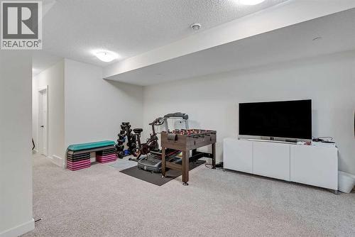 145 Lucas Crescent Nw, Calgary, AB - Indoor