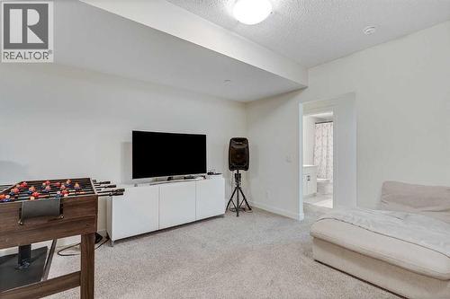 145 Lucas Crescent Nw, Calgary, AB - Indoor