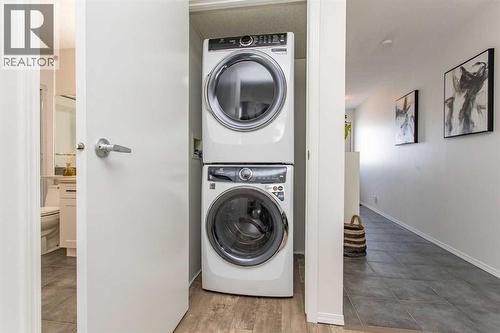 4, 20 Jacobs Close, Red Deer, AB - Indoor Photo Showing Laundry Room