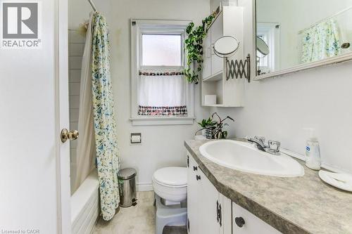 56 Lilac Street, Kitchener, ON - Indoor Photo Showing Bathroom