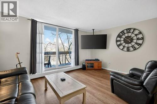 350 Quigley Road Unit# 232, Hamilton, ON - Indoor Photo Showing Living Room