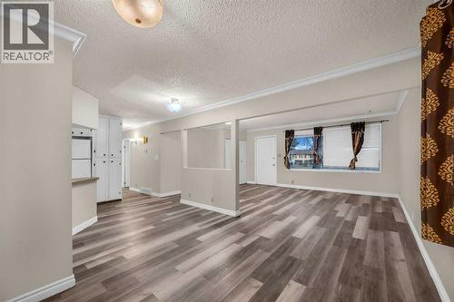 1527 52 Street Se, Calgary, AB - Indoor Photo Showing Other Room
