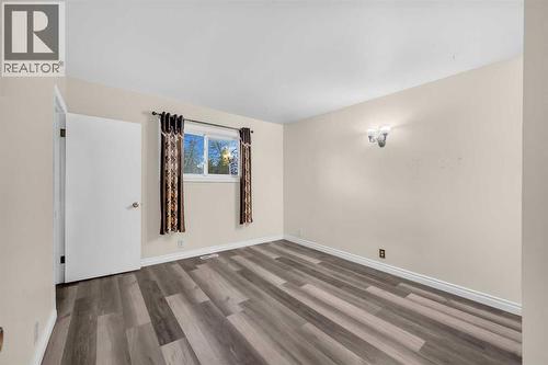 1527 52 Street Se, Calgary, AB - Indoor Photo Showing Other Room