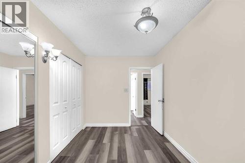 1527 52 Street Se, Calgary, AB - Indoor Photo Showing Other Room