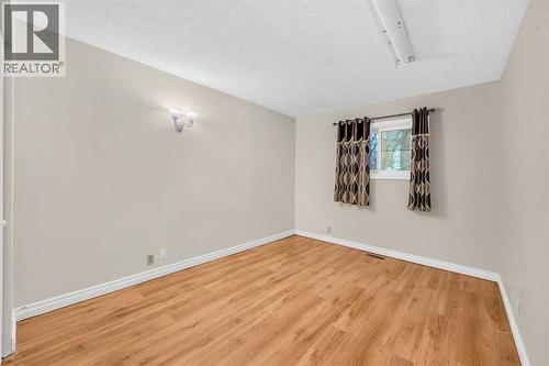 1527 52 Street Se, Calgary, AB - Indoor Photo Showing Other Room