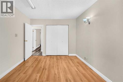 1527 52 Street Se, Calgary, AB - Indoor Photo Showing Other Room