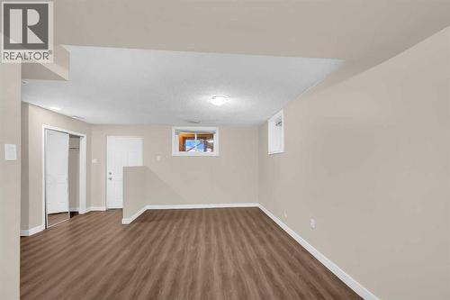 1527 52 Street Se, Calgary, AB - Indoor Photo Showing Other Room