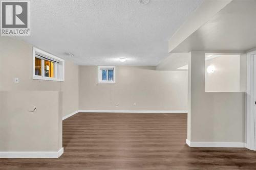 1527 52 Street Se, Calgary, AB - Indoor Photo Showing Other Room