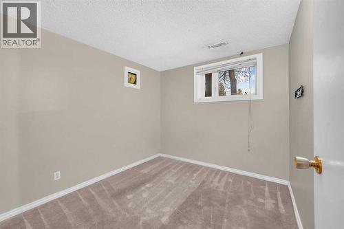 1527 52 Street Se, Calgary, AB - Indoor Photo Showing Other Room