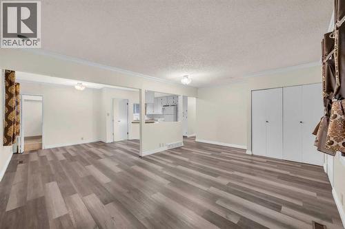 1527 52 Street Se, Calgary, AB - Indoor Photo Showing Other Room