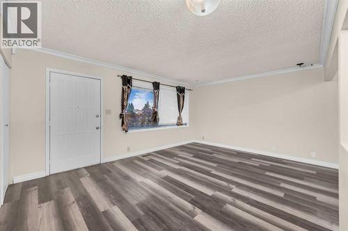 1527 52 Street Se, Calgary, AB - Indoor Photo Showing Other Room