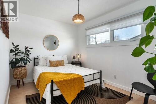 10219 Maplebrook Place Se, Calgary, AB - Indoor Photo Showing Bedroom