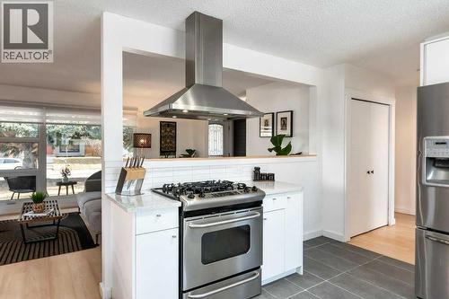 10219 Maplebrook Place Se, Calgary, AB - Indoor Photo Showing Kitchen