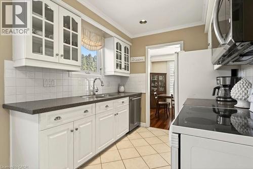 4017 Kingston Court, Burlington, ON - Indoor Photo Showing Kitchen