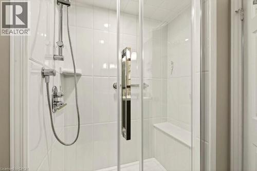 4017 Kingston Court, Burlington, ON - Indoor Photo Showing Bathroom