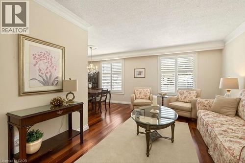 4017 Kingston Court, Burlington, ON - Indoor Photo Showing Living Room