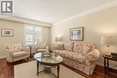 4017 Kingston Court, Burlington, ON - Indoor Photo Showing Living Room