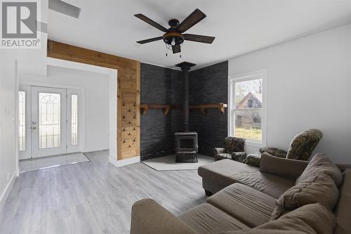 2521 U Line Rd, Hilton, ON - Indoor Photo Showing Living Room With Fireplace
