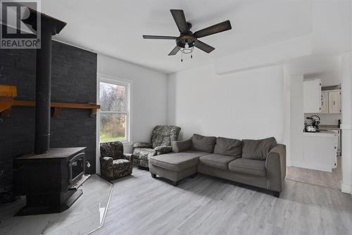 2521 U Line Rd, Hilton, ON - Indoor Photo Showing Living Room