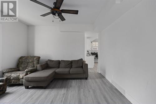 2521 U Line Rd, Hilton, ON - Indoor Photo Showing Living Room