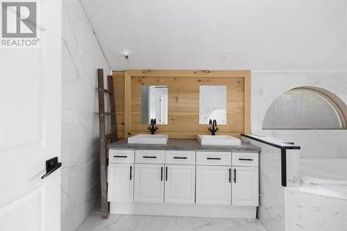 2521 U Line Rd, Hilton, ON - Indoor Photo Showing Bathroom