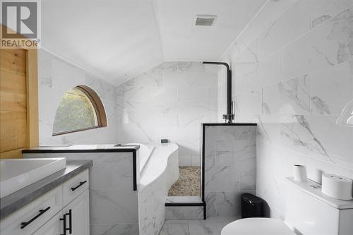 2521 U Line Rd, Hilton, ON - Indoor Photo Showing Bathroom