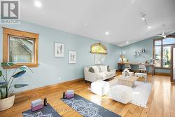 Former dance studio. 11 ft ceilings - 