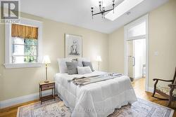 3rd bedroom with skylight (2nd level) - 