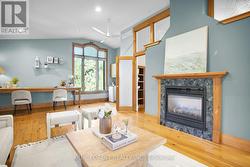 Upper level (former dance studio. 11ft ceilings) - 