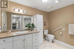 4 Pc washroom with lots of counter space - 