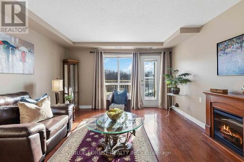 So much natural light! - 301 - 511 Gainsborough Road, London North (North F), ON - Indoor Photo Showing Living Room