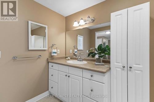 301 - 511 Gainsborough Road, London North (North F), ON - Indoor Photo Showing Bathroom