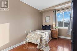 Bedroom 2 with double closet - 