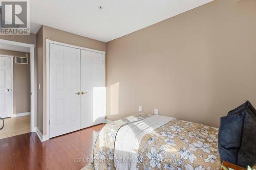 301 - 511 Gainsborough Road, London North (North F), ON - Indoor Photo Showing Bedroom