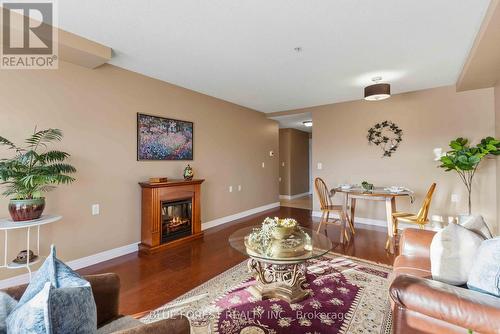 301 - 511 Gainsborough Road, London North (North F), ON - Indoor Photo Showing Living Room With Fireplace