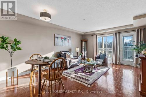 301 - 511 Gainsborough Road, London North (North F), ON - Indoor Photo Showing Living Room