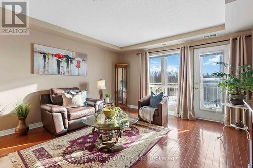 301 - 511 Gainsborough Road, London North (North F), ON - Indoor Photo Showing Living Room