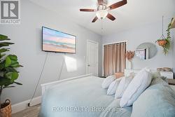 Primary bedroom with double closet - 