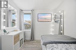 2nd bedroom overlooks the backyard - 