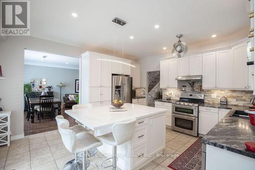 15 Meadowbank Drive, Hamilton, ON - Indoor Photo Showing Kitchen With Upgraded Kitchen