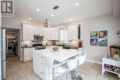 15 Meadowbank Drive, Hamilton, ON - Indoor