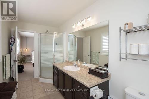 15 Meadowbank Drive, Hamilton, ON - Indoor Photo Showing Bathroom