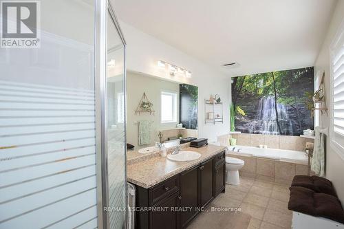 15 Meadowbank Drive, Hamilton, ON - Indoor Photo Showing Bathroom