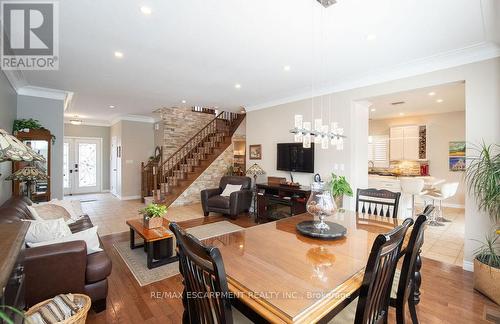 15 Meadowbank Drive, Hamilton, ON - Indoor Photo Showing Dining Room