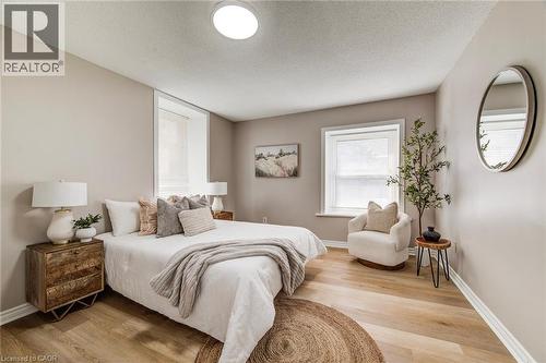 1331 King Street E, Cambridge, ON - Indoor Photo Showing Bedroom