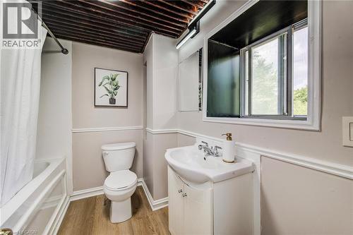 1331 King Street E, Cambridge, ON - Indoor Photo Showing Bathroom