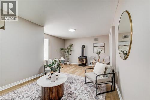 1331 King Street E, Cambridge, ON - Indoor Photo Showing Living Room